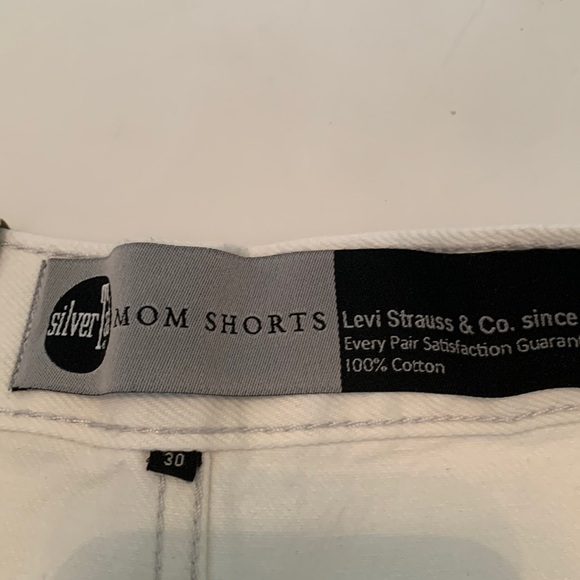 NEW * LEVI’S Silver Tab White High Waist Mom Shorts Size 30 - Picture 6 of 6